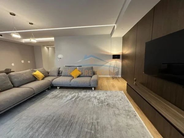 Tirane, jepet me qera apartament 3+1+Aneks+Ballkon Kati 1, 285 m² 2.800 € (Delijorgji)
