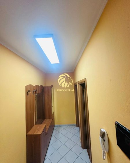 Tirane, jepet me qera apartament 2+1+Ballkon Kati 3, 120 m² 650 € 