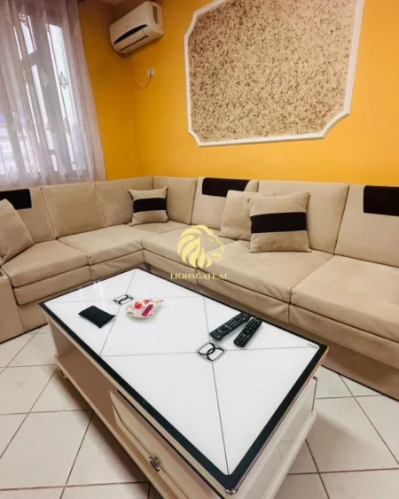 Tirane, jepet me qera apartament 2+1+Ballkon Kati 3, 120 m² 650 € 