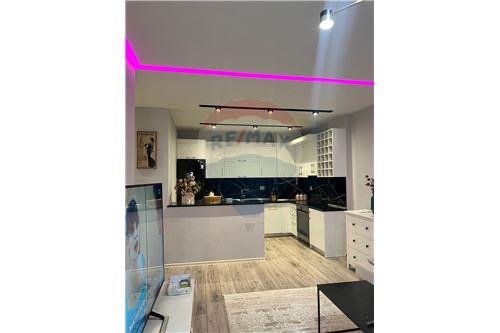 Tirane, jepet me qera apartament 1+1+Ballkon Kati 2, 65 m² 550 € (Liqeni i thate)