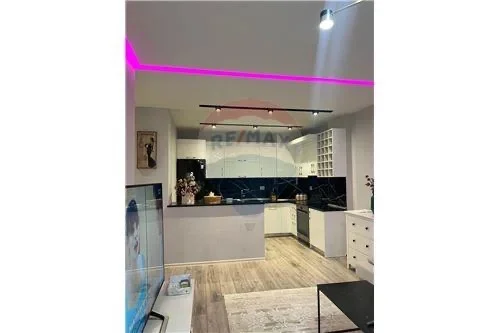 Tirane, jepet me qera apartament 1+1+Ballkon Kati 2, 65 m² 550 € (Liqeni i thate)