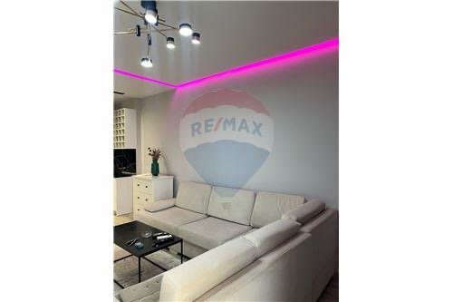 Tirane, jepet me qera apartament 1+1+Ballkon Kati 2, 65 m² 550 € (Liqeni i thate)