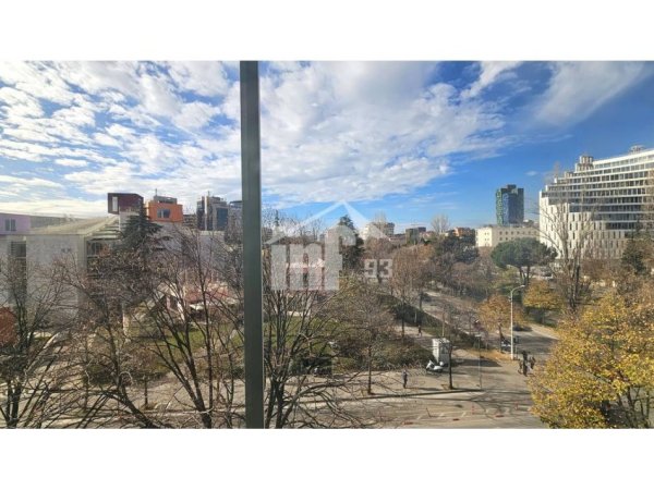 Tirane, jepet me qera ambjent biznesi , 54 m² 1.300 € (BULEVARDI “BAJRAM CURRI”, PRANE PIRAMIDES)