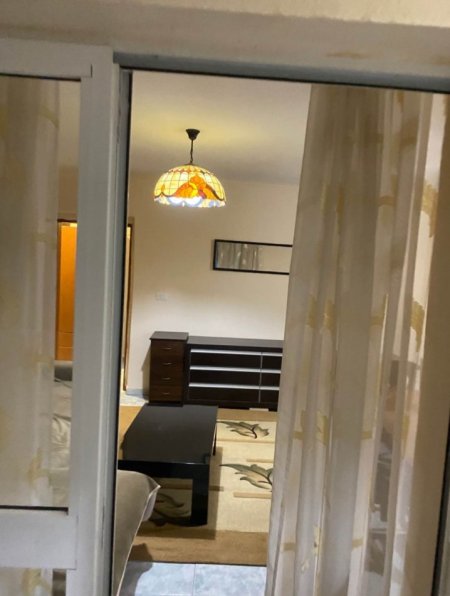 Tirane, jepet me qera apartament 1+1+Ballkon Kati 3, 70 m² 400 € (PAZARI I RI)