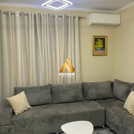 Tirane, jepet me qera shtepi 1+1+Ballkon Kati 3, 65 m² 400 € (andon mazreku)