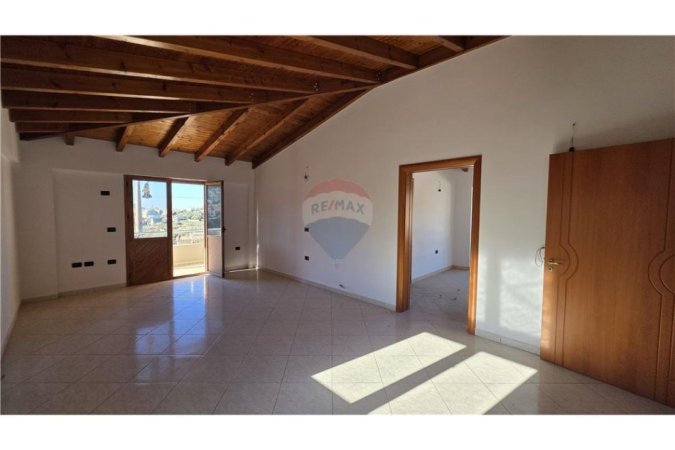 Vlore, jepet me qera Vile 3 Katshe Kati 3, 450 m² 990 € (Ish Fabrika e Cimentos, Vlore)