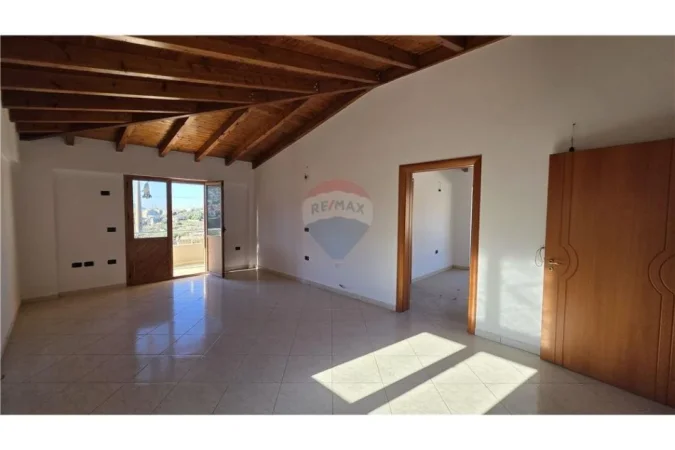 Vlore, jepet me qera Vile 3 Katshe Kati 3, 450 m² 990 € (Ish Fabrika e Cimentos, Vlore)