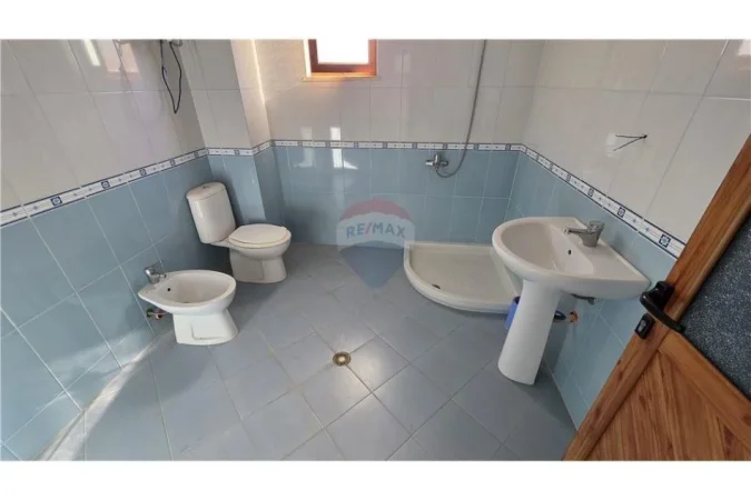 Vlore, jepet me qera Vile 3 Katshe Kati 3, 450 m² 990 € (Ish Fabrika e Cimentos, Vlore)