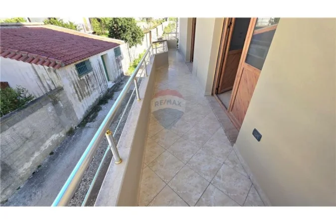 Vlore, jepet me qera Vile 3 Katshe Kati 3, 450 m² 990 € (Ish Fabrika e Cimentos, Vlore)