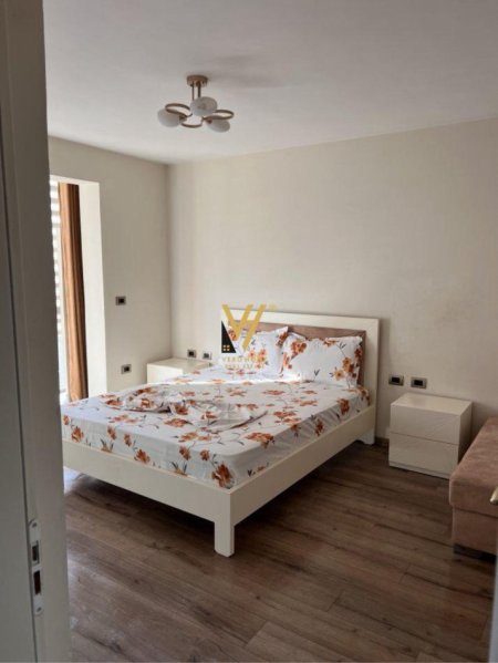 Tirane, jepet me qera apartament 1+1+Ballkon Kati 5, 65 m² 600 € (21 DHJETORI)