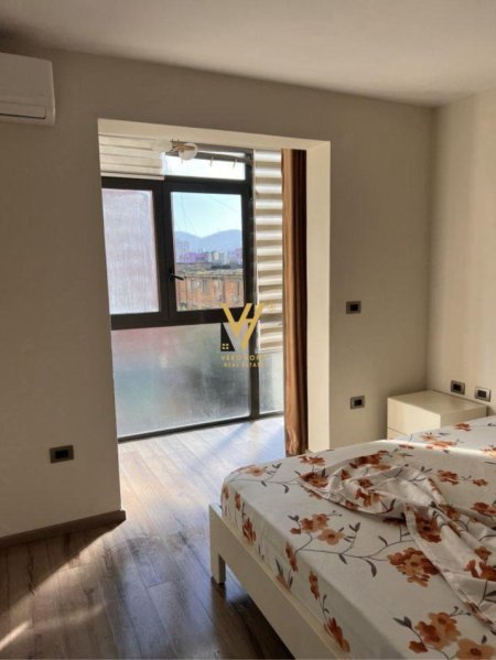 Tirane, jepet me qera apartament 1+1+Ballkon Kati 5, 65 m² 600 € (21 DHJETORI)