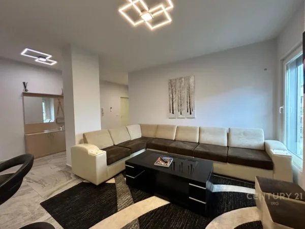 Tirane, jepet me qera apartament 3+1 Kati 3, 118 m² 1.000 € (21 Dhjetori)