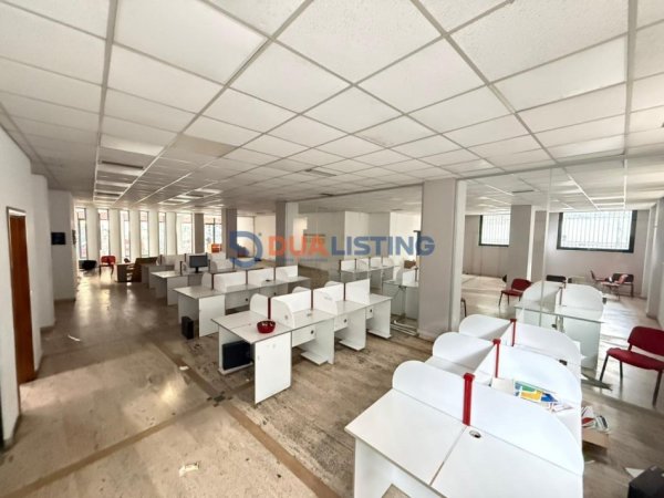 Tirane, jepet me qera ambjent biznesi Kati 0, 403 m² 7.000 € (RTSH)