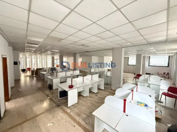 Tirane, jepet me qera ambjent biznesi Kati 0, 403 m² 7.000 € (RTSH)