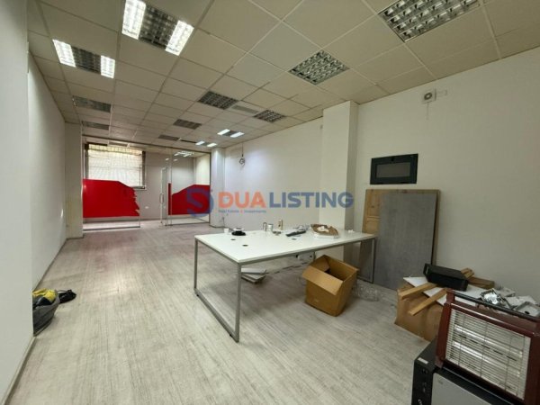 Tirane, jepet me qera ambjent biznesi Kati 0, 403 m² 7.000 € (RTSH)
