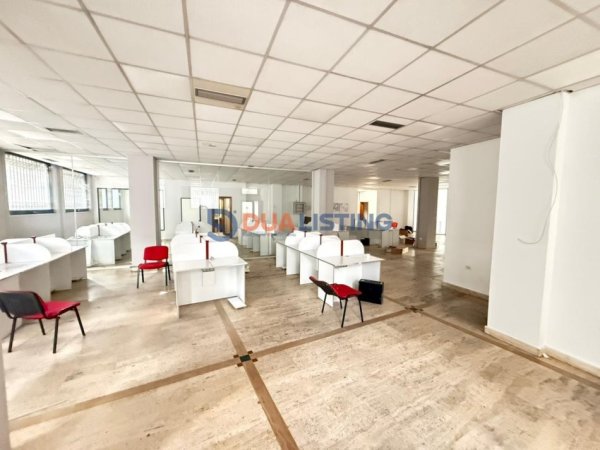 Tirane, jepet me qera ambjent biznesi Kati 0, 403 m² 7.000 € (RTSH)