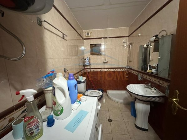 Tirane, shitet apartament 2+1+Ballkon Kati 3, 120 m² 220.000 € (Rruga Kongresi Manastirit, Tirane)