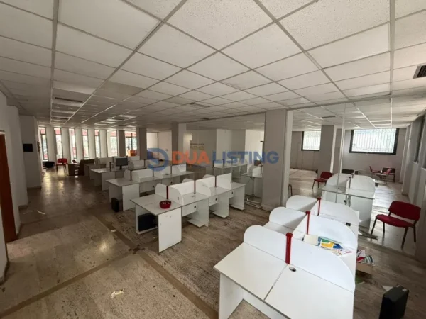 Tirane, jepet me qera ambjent biznesi Kati 0, 403 m² 7.000 € (RTSH)