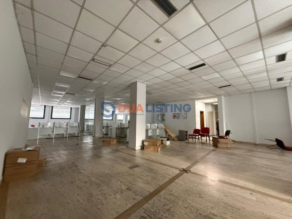 Tirane, jepet me qera ambjent biznesi Kati 0, 403 m² 7.000 € (RTSH)