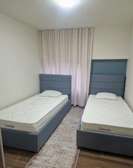 Tirane, jepet me qera apartament 2+1+Ballkon Kati 0, 84 m² 700 € (STACIONI TRENIT)