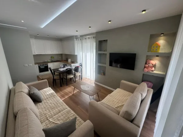 Tirane, jepet me qera apartament 2+1 Kati 4, 500 €