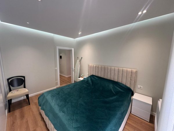 Tirane, jepet me qera apartament 2+1 Kati 4, 550 €