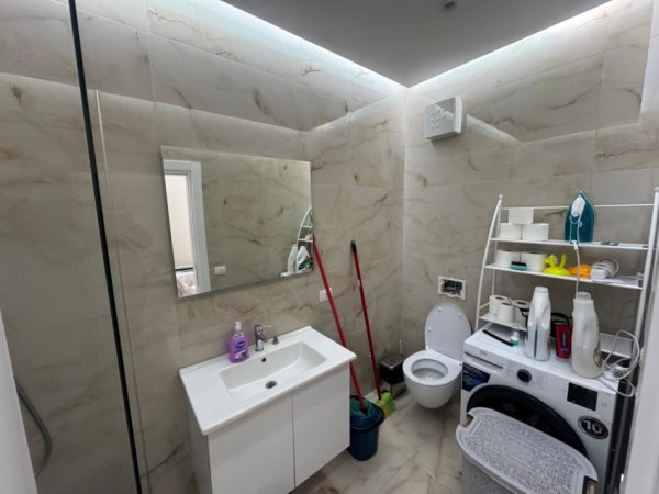 Tirane, jepet me qera apartament 2+1 Kati 4, 550 €