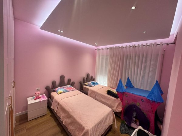 Tirane, jepet me qera apartament 2+1 Kati 4, 550 €