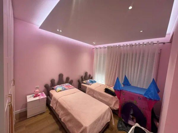 Tirane, jepet me qera apartament 2+1 Kati 4, 500 €