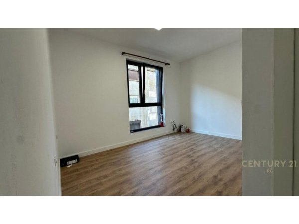 Tirane, jepet me qera zyre Kati 3, 20 m² 400 € (Rruga e Elbasanit)