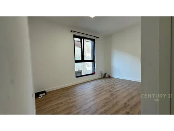 Tirane, jepet me qera zyre Kati 3, 20 m² 400 € (Rruga e Elbasanit)