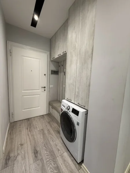 Tirane, jepet me qera apartament 1+1+Ballkon Kati 2, 65 m² 550 € (Liqeni i thate)