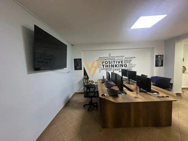 Tirane, jepet me qera zyre Kati 2, 120 m² 800 € (ISH PARKU)