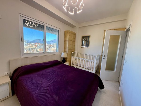 Tirane, shitet apartament 1+1+Ballkon Kati 8, 50 m² 130.000 € (Rruga Arkitetk Sinani)Nr: 0698397208