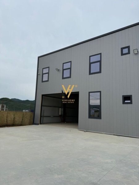 Tirane, jepet me qera magazine Kati 0, 4.900 m² 4.000 € (VAQARR)