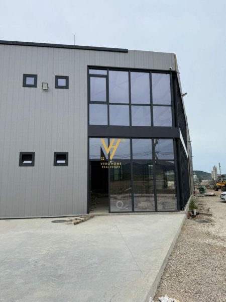 Tirane, jepet me qera magazine Kati 0, 4.900 m² 4.000 € (VAQARR)