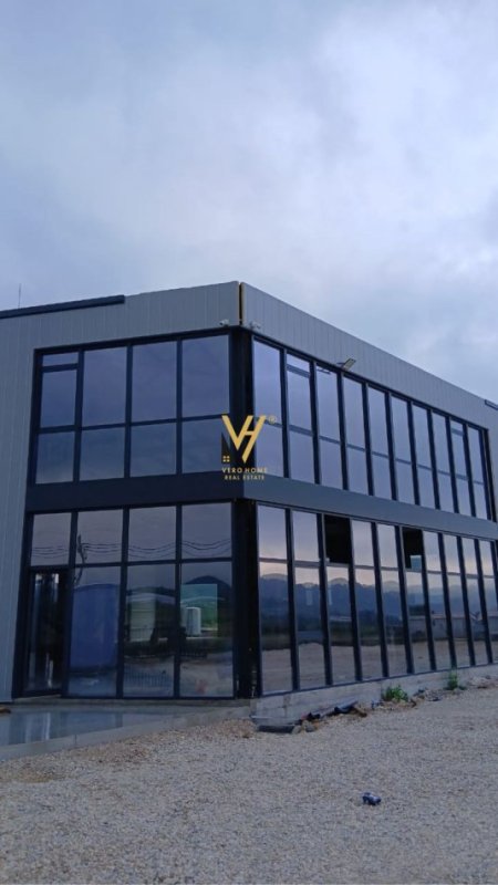 Tirane, jepet me qera magazine Kati 0, 4.900 m² 4.000 € (VAQARR)