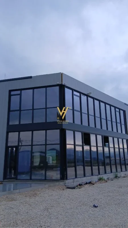 Tirane, jepet me qera magazine Kati 0, 4.900 m² 4.000 € (VAQARR)