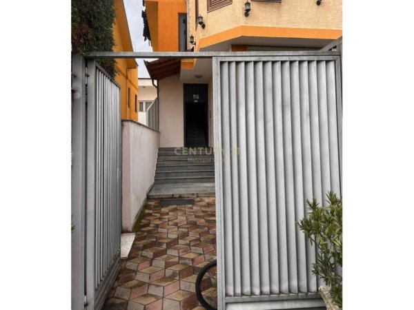 Tirane, jepet me qera ambjent biznesi Kati 4, 1.352 m² 8.000 € 