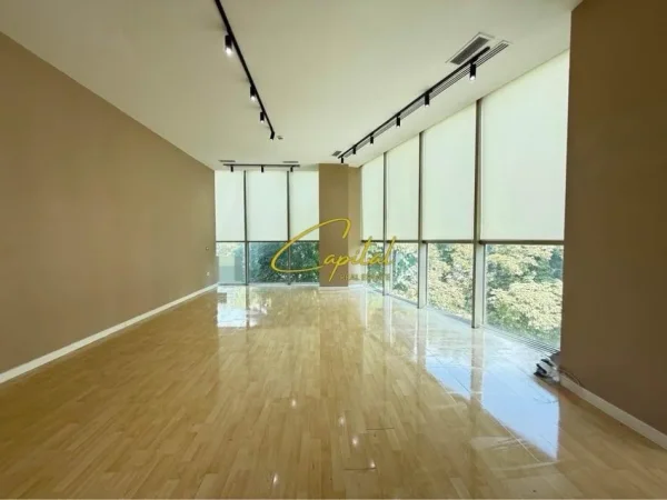 Tirane, jepet me qera zyre Kati 2, 60 m² 1.200 € (MYSLYM SHYRI)