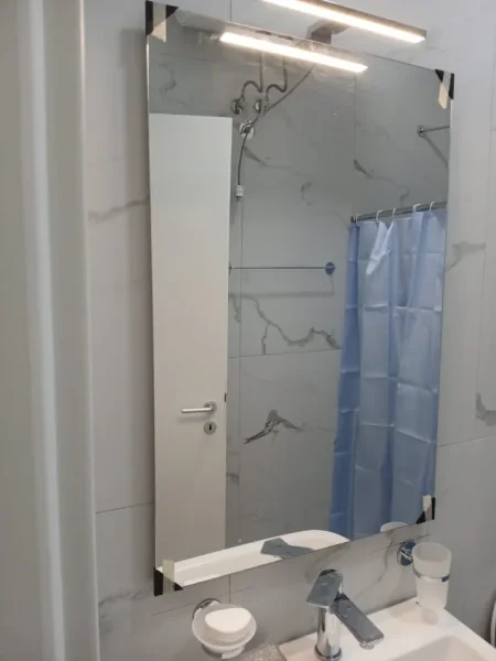 Tirane, jepet me qera apartament 1+1 Kati 7, 60 m² 420 € (Kompleksi Kadiu, në Ali Demi, Tiranë)