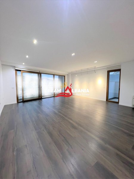 Tirane, jepet me qera zyre , 200 m² 3.000 € (Rruga e Kavajes)