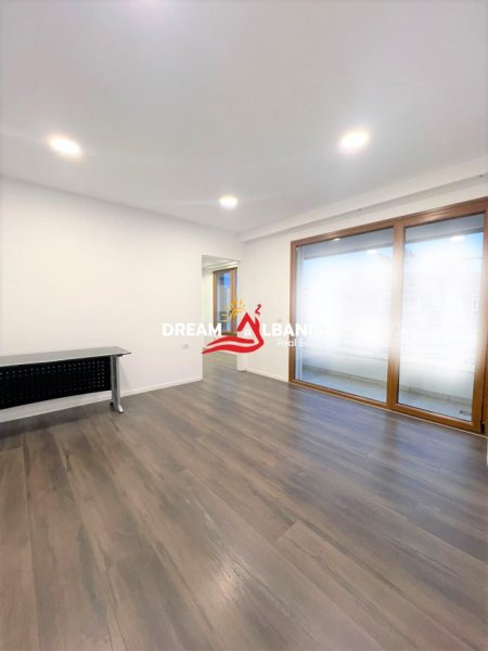 Tirane, jepet me qera zyre , 200 m² 3.000 € (Rruga e Kavajes)