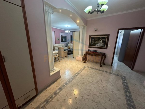 Tirane, shitet apartament 2+1 Kati 3, 120 m² 220.000 € (Rruga Kongresi Manastirit)