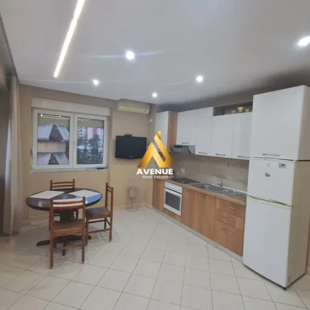Tirane, jepet me qera apartament 1+1+Ballkon Kati 4, 60 m² 1.000 € (DERVISH HIMA)