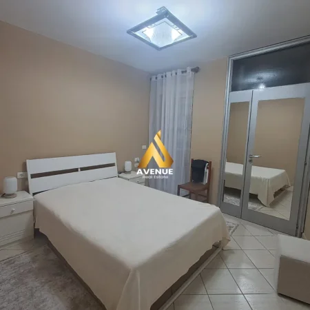 Tirane, jepet me qera apartament 1+1+Ballkon Kati 4, 60 m² 1.000 € (DERVISH HIMA)