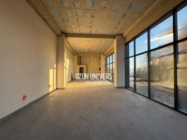Tirane, jepet me qera ambjent biznesi Kati 0, 100 m² 1.500 € (Paskuqan)