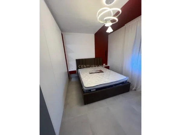 Tirane, jepet me qera apartament 2+1 Kati 3, 70 m² 800 € 