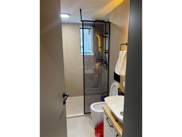 Tirane, jepet me qera apartament 2+1 Kati 3, 70 m² 800 € 