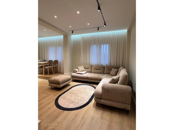 Tirane, jepet me qera apartament 1+1 Kati 5, 75 m² 750 € 